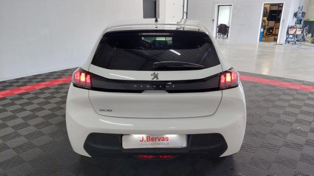 Peugeot 208 image 8
