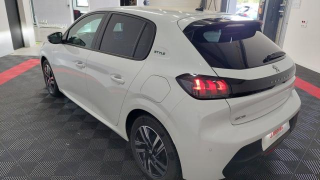 Peugeot 208 image 1
