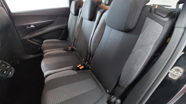 Peugeot 5008 image 1