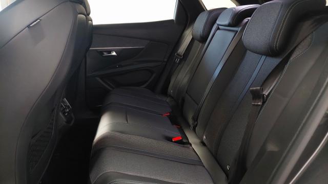 Peugeot 3008 image 2