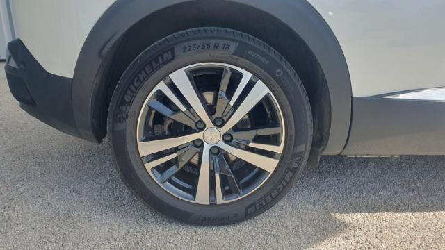 Peugeot 3008 image 1