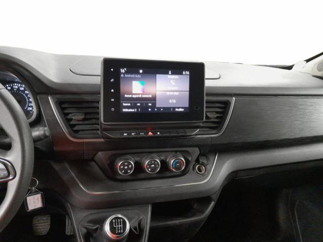 Renault Trafic image 2