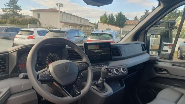 Renault Master image 2