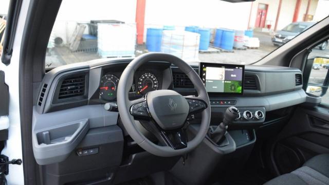 Renault Master image 2