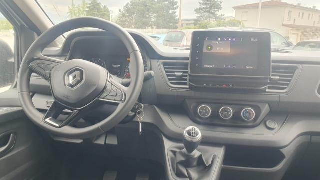 Renault Trafic image 2