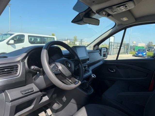 Renault Trafic image 2