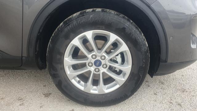Ford Kuga image 2