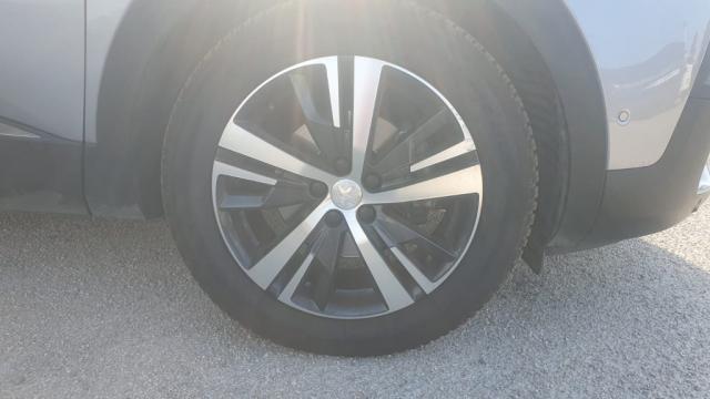 Peugeot 3008 image 2