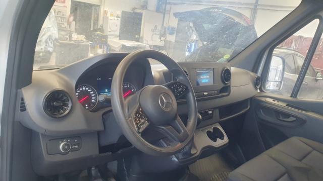 Mercedes Benz Sprinter image 9