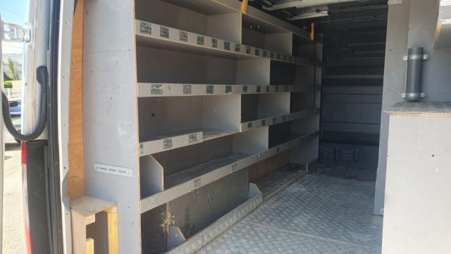 Mercedes Benz Sprinter image 2