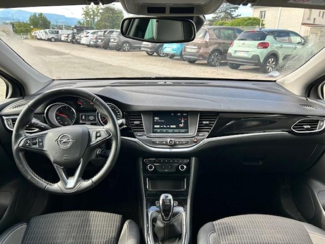 Opel Astra Sports Tourer image 8