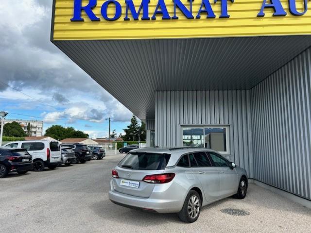 Opel Astra Sports Tourer image 7