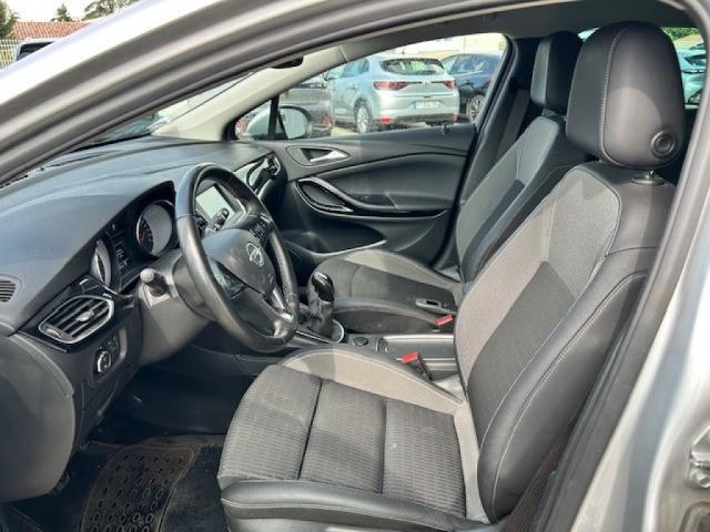 Opel Astra Sports Tourer image 9