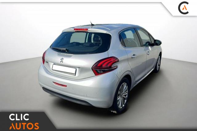 Peugeot 208 image 8