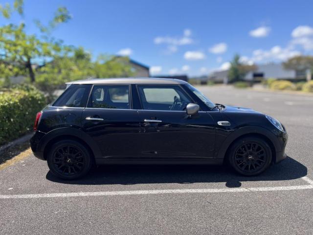 Mini Hatch image 3
