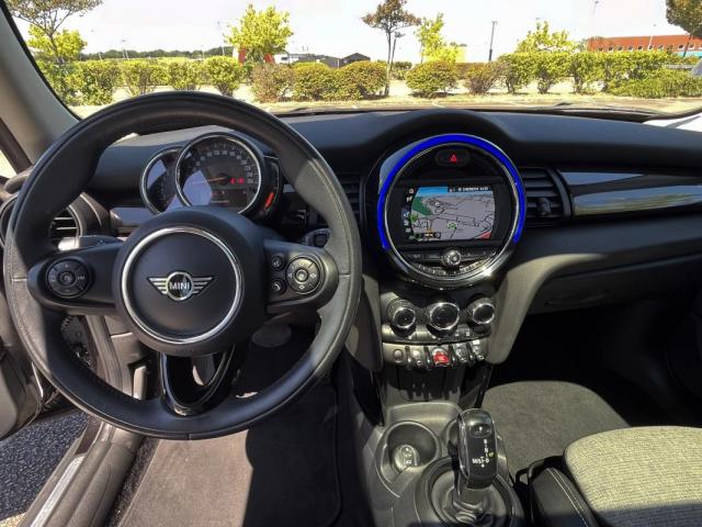 Mini Hatch image 5