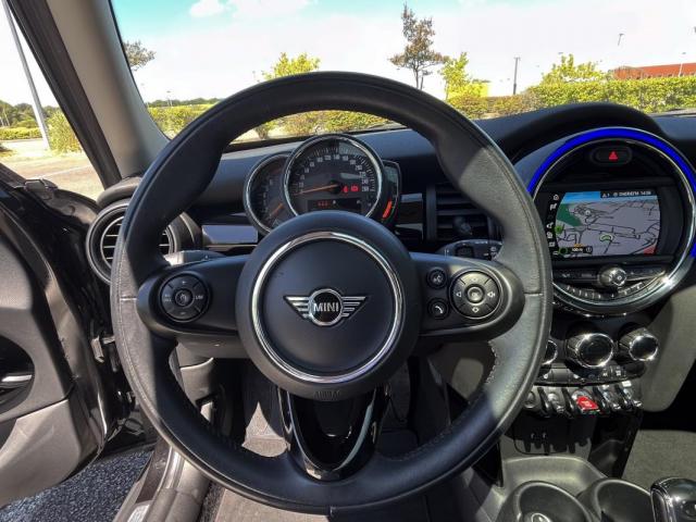 Mini Hatch image 8