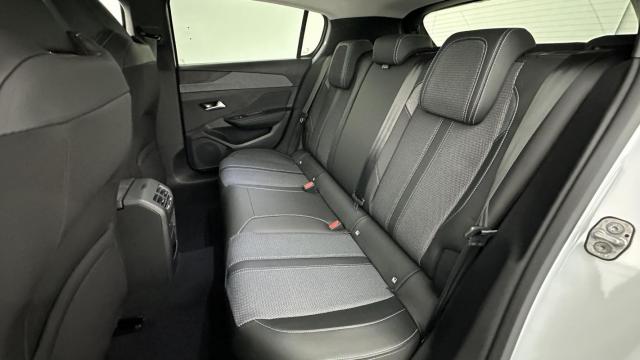 Peugeot 308 image 2