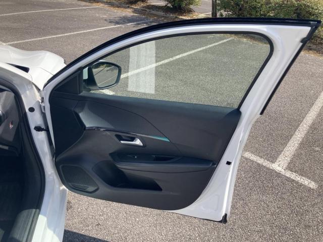 Peugeot 208 image 5