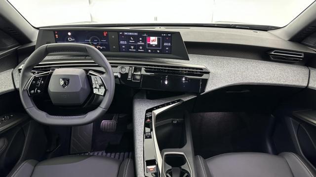 Peugeot 5008 image 1