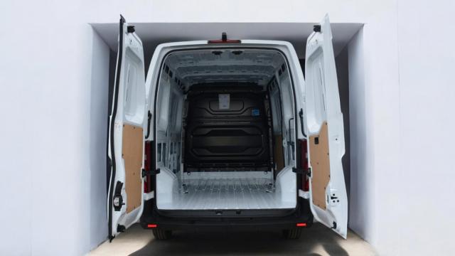 Renault Master image 2