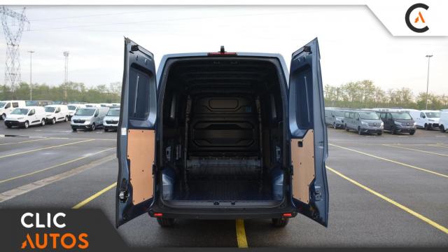 Renault Master image 2