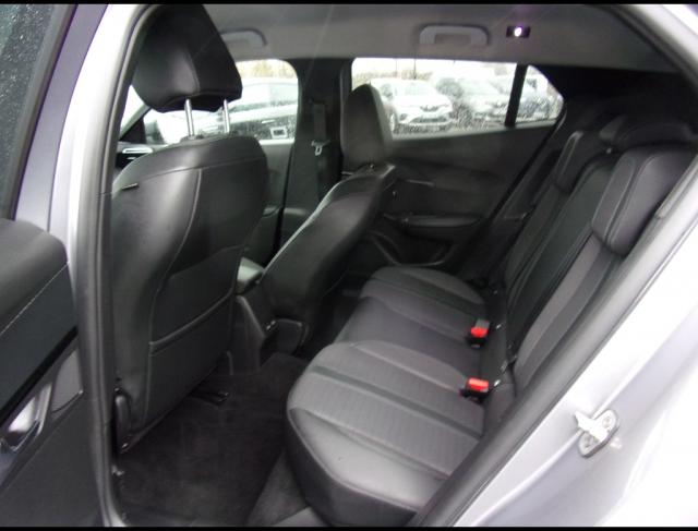 Peugeot 2008 image 3