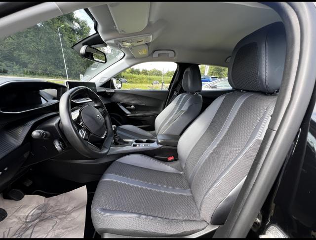 Peugeot 2008 image 2