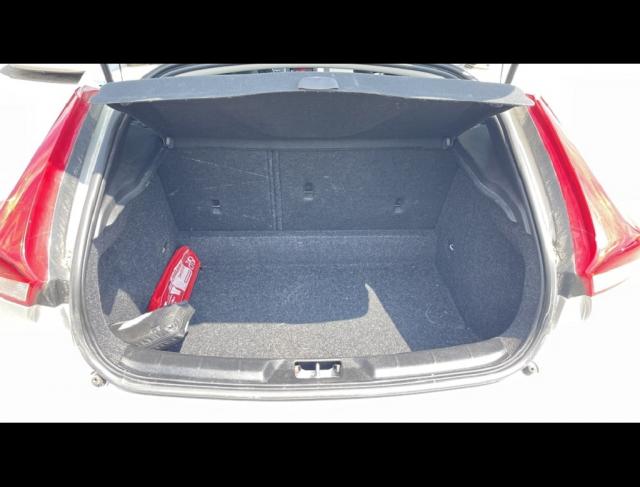Volvo V40 image 2
