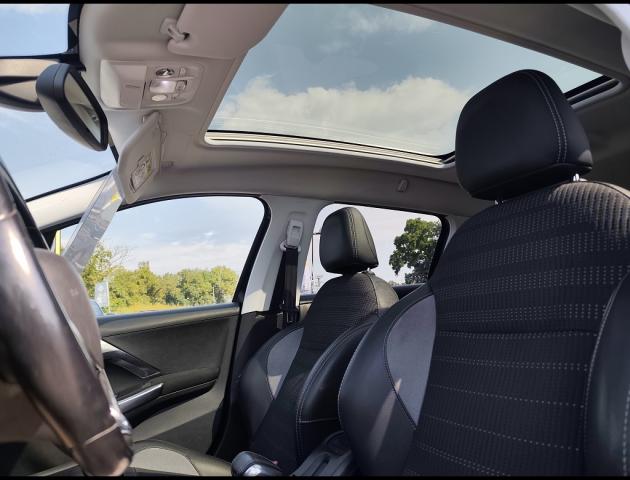 Peugeot 2008 image 3