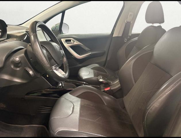 Peugeot 2008 image 2