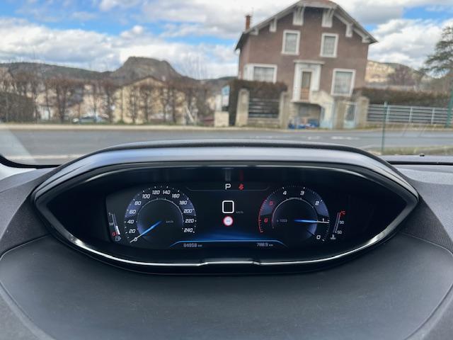 Peugeot 3008 image 2