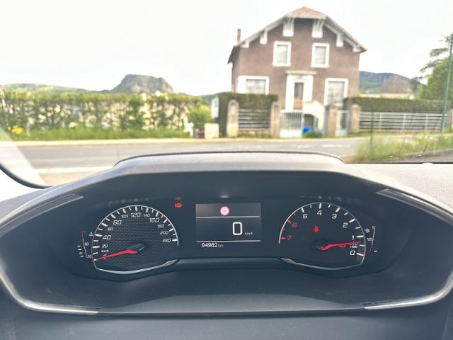 Peugeot 208 image 1