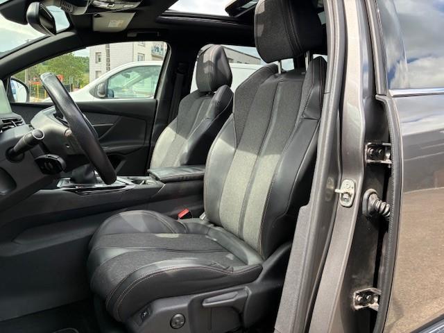 Peugeot 5008 image 1