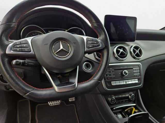 Mercedes Benz Gla image 2