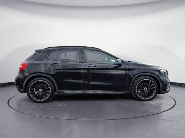 Mercedes Benz Gla image 1