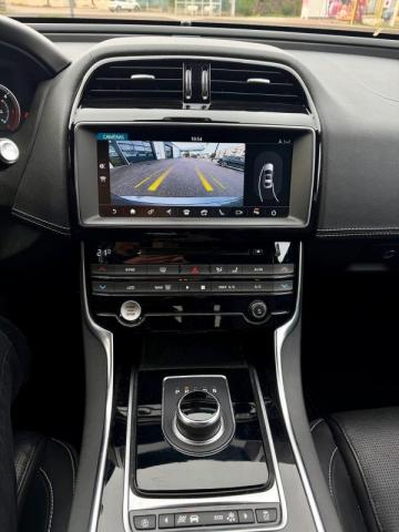 Jaguar Xe image 6