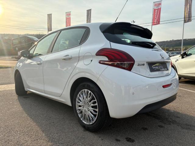 Peugeot 208 image 9