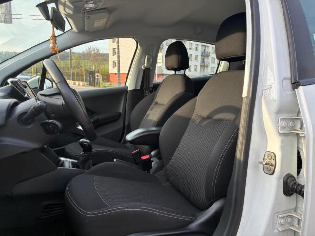 Peugeot 208 image 3