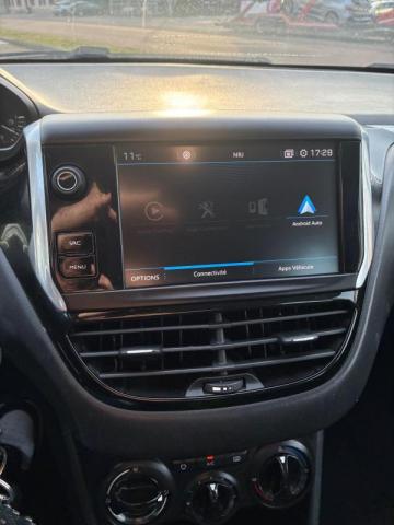 Peugeot 208 image 2