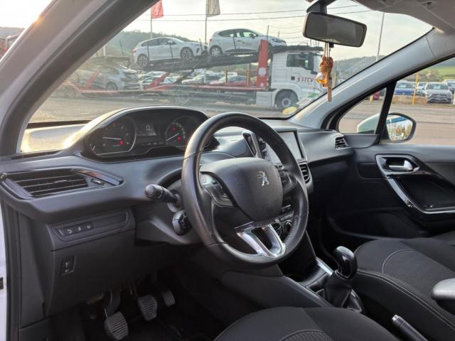 Peugeot 208 image 8