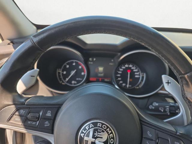 Alfa Romeo Stelvio image 8