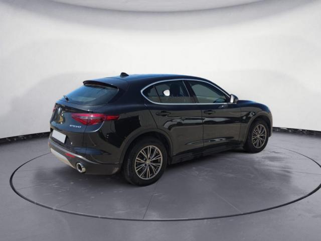 Alfa Romeo Stelvio image 3