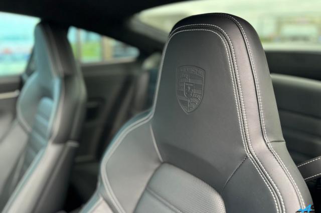 Porsche 911 image 8