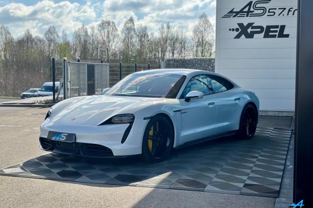 Porsche Taycan image 9