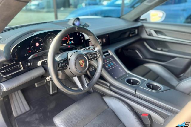 Porsche Taycan image 8
