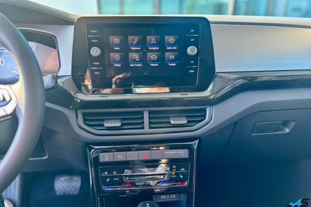 Volkswagen T-Cross image 1