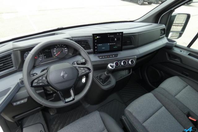 Renault Master image 1