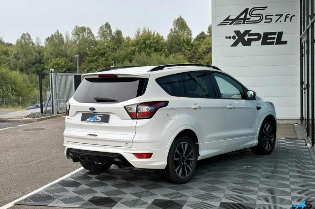 Ford Kuga image 3