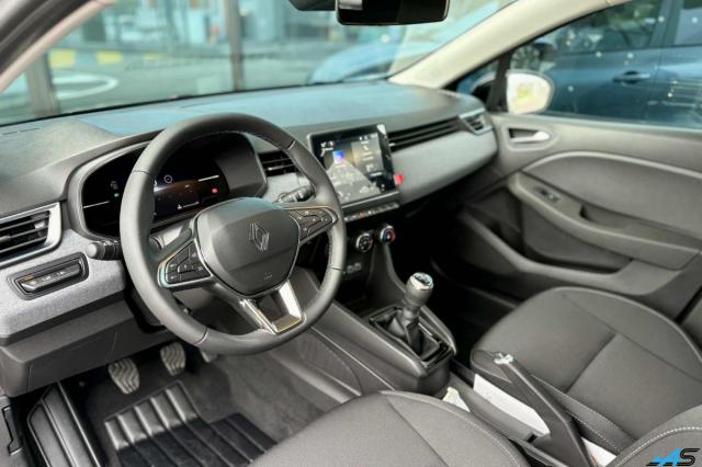 Renault Clio image 2